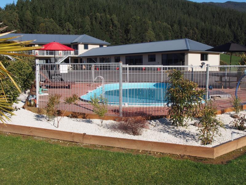 Linkwater Motel And Backpackers Екстериор снимка