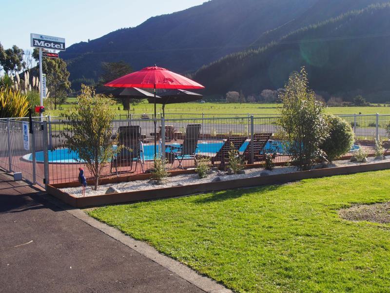 Linkwater Motel And Backpackers Екстериор снимка