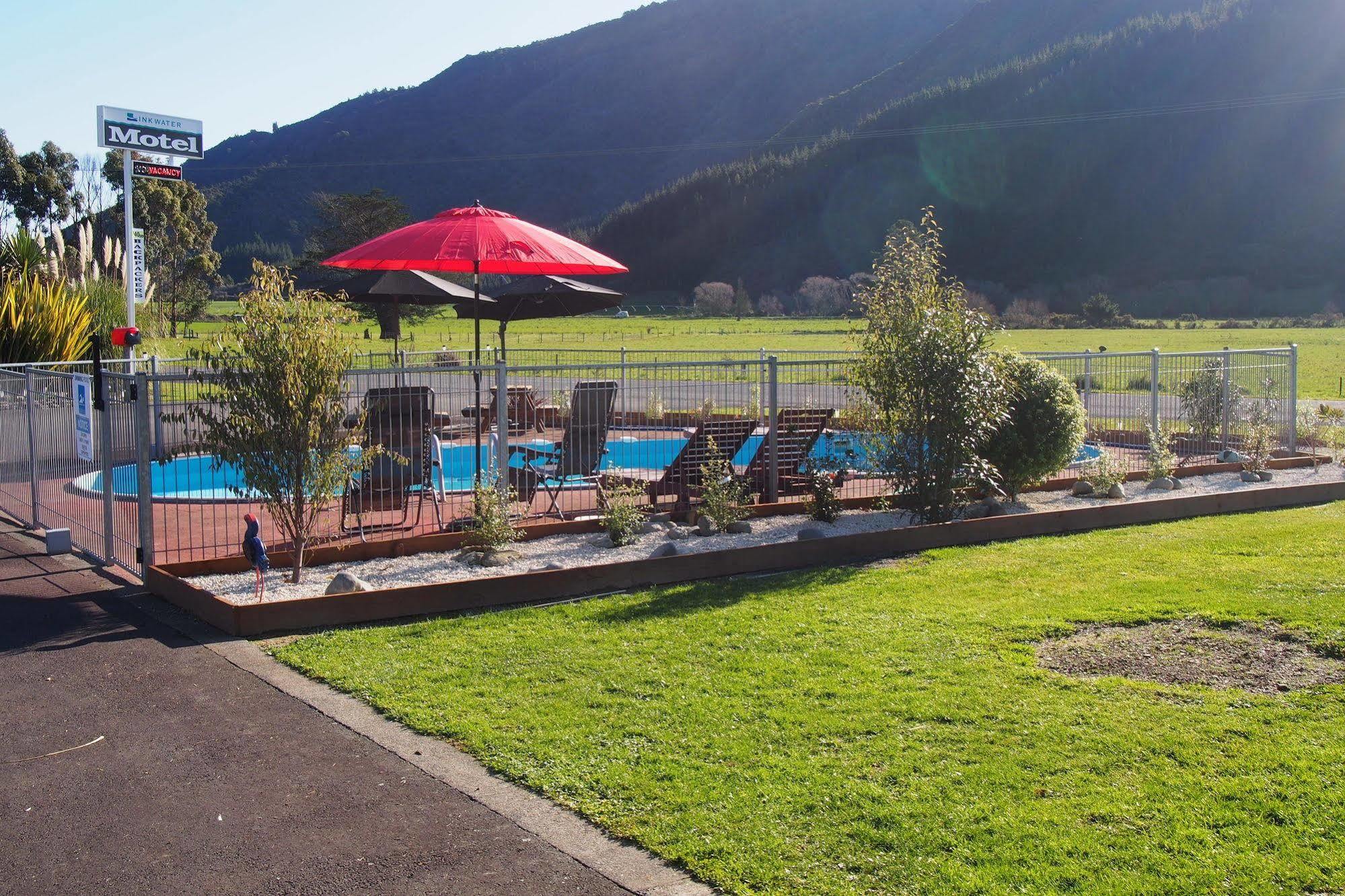 Linkwater Motel And Backpackers Екстериор снимка